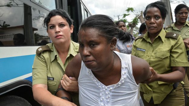 Detención de una opositora en Cuba