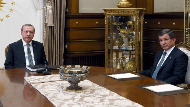 160505100415_davutoglu_erdogan_624x351_afp_nocredit.jpg
