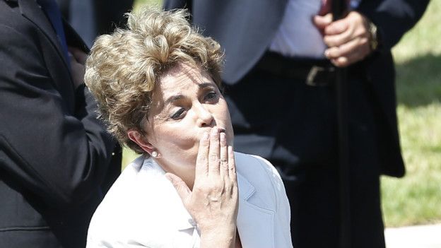 Dilma Rousseff se despide con un beso