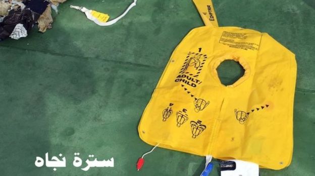 نشر أول صور لأجزاء من حطام الطائرة المصرية المنكوبة