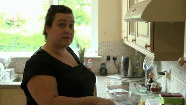 Celena cocina mucho más ahora en su casa.