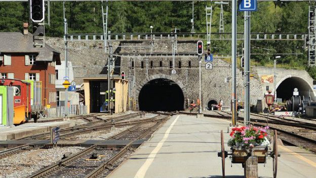 El túnel base de Lörschberg comenzó a utilizarse en 2007 y tiene 34,6 km.