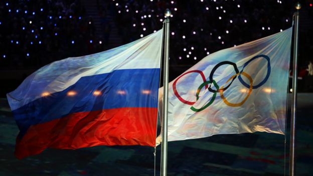 索契冬奧會開幕式上的俄羅斯和奧林匹克旗幟