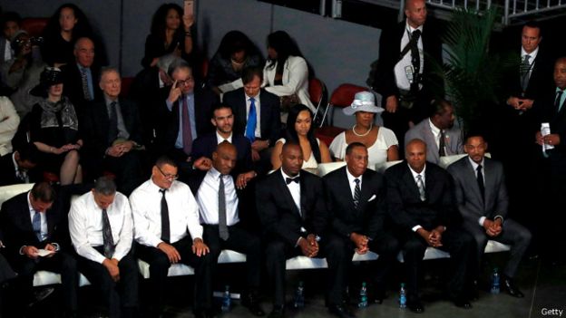 160611045055_muhammed_ali_funeral_640x36