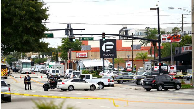 160613120729_florida_attack_mourning_512