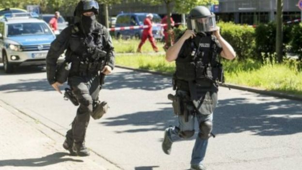 ஜேர்மனிய திரையரங்கில் துப்பாக்கிதாரியை சுற்றிவளைத்த போலிஸார்