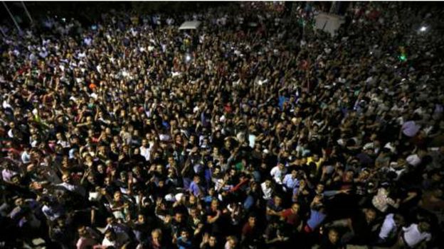 160716015038_turkey_people_512x288_reute