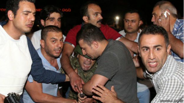 160716015051_images_by_anadolu_ajansi_tu