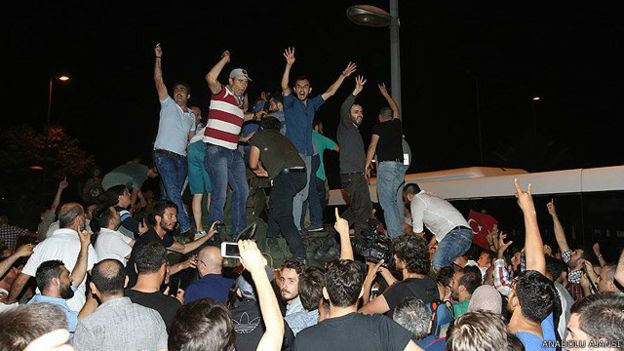 160716015258_images_by_anadolu_ajansi_tu