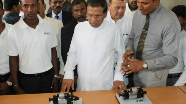 160718164244_srilanka_college_sirisena_6