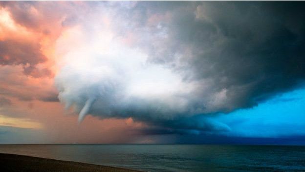 160801184757_waterspout_624x351__nocredi