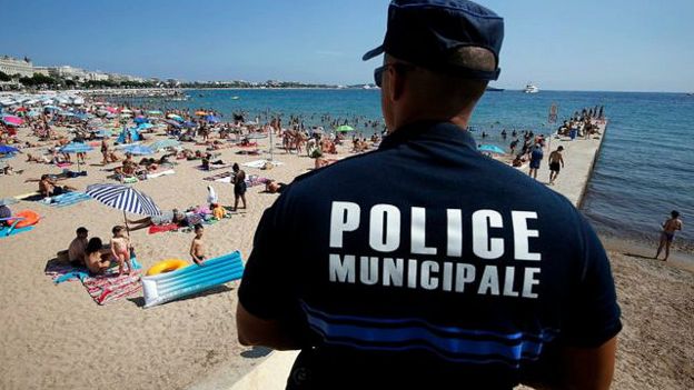 160823204200_france_cannes_beach_fine_bu