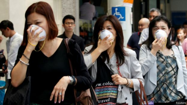 160827052800 Singapore Mask Haze 640x360 Reuters