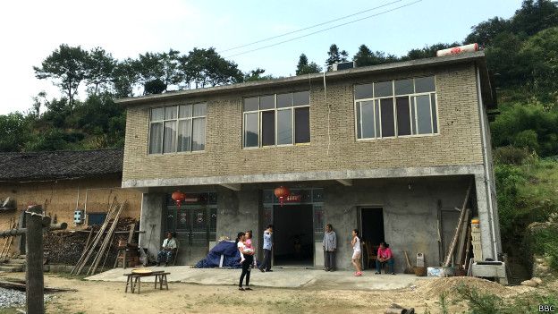 160828143118_chinas_bachelor_village_3_6