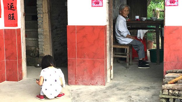 160828143508_chinas_bachelor_village_6_6