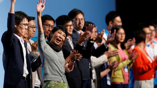 香港泛民主派公民黨立法會議員毛孟靜慶祝當選連任（5/9/2016）