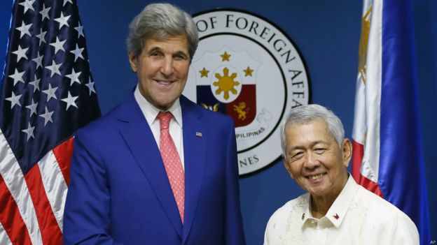 資料圖片：美國國務卿克里與菲律賓外長雅賽
