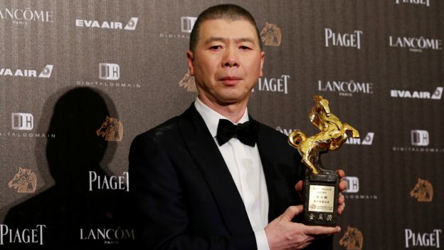 虽然范冰冰未获女主角奖，冯小刚仍凭《我不是潘金莲》获颁最佳导演奖。