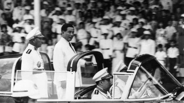 Tổng thống Diệm duyệt binh mừng độc lập hồi năm 1962, một năm trước khi ông bị ám sát