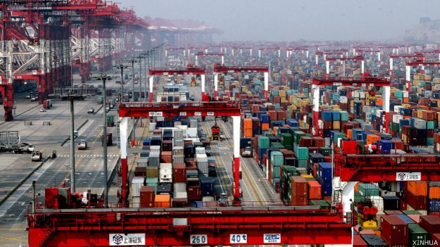 上海洋山深水港集装箱码头(新华社图片19/5/2014)