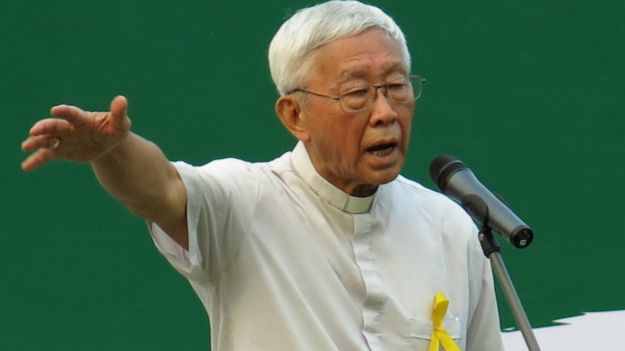 陈日君枢机在添马公园向罢课学生演讲（BBC中文网记者叶靖斯摄24/9/2014）