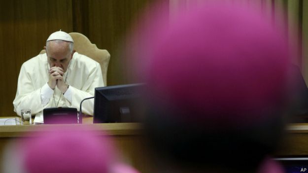 Papa Francisco durante sínodo no Vaticano | Foto: AP