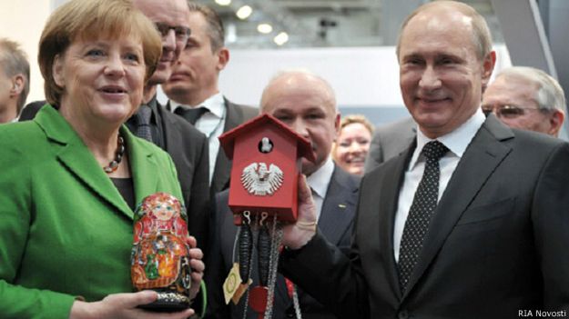 Путин Меркель часы с кукушкой