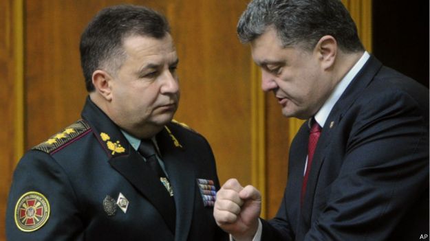 Министр обороны Украины Степан Полторак и президент Петр Порошенко