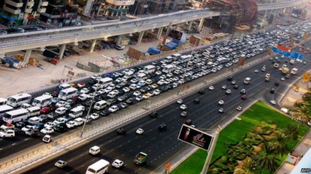 Congestionamento em Dubai (Foto: AFP)