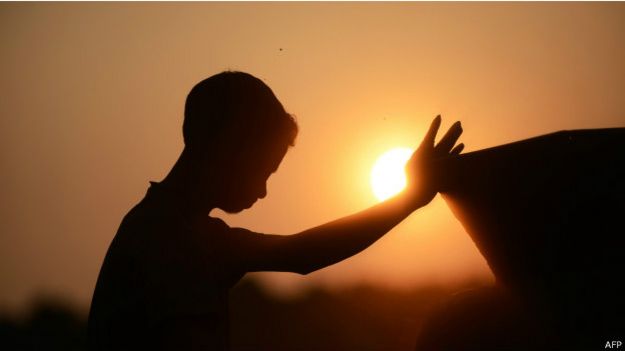 141028104119_bihar_pond_drown_children_6