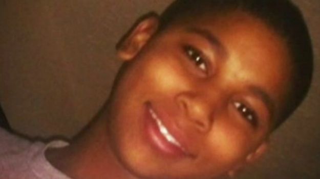 Cậu bé 12 tuổi Tamir Rice bị cảnh sát bắn chết vì máng súng giả