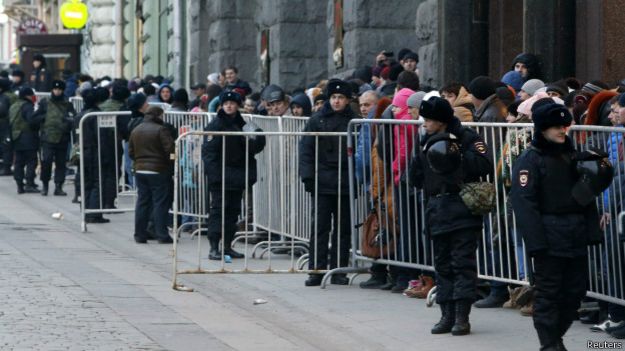 очередь у посольства