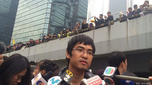 香港学联秘书长周永康表示，成员及示威者将以静坐面对警方清场留守最后一刻（BBC中文网记者陈志芬摄）。