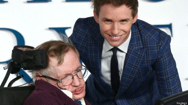 Stephen Hawking y Eddie Redmayne