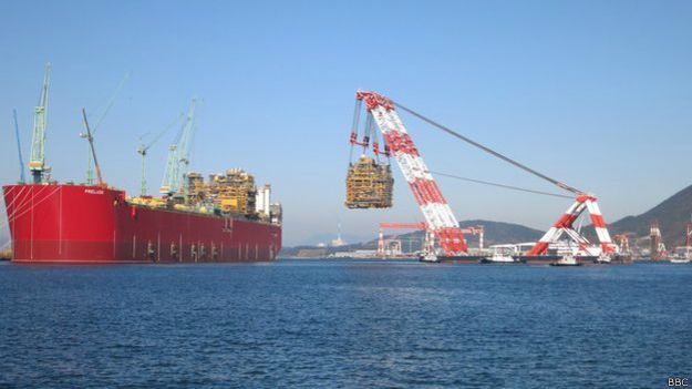 Plataforma flotante de gas Prelude, de Shell, en construcción en Corea del Sur