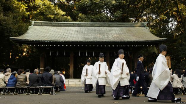 Monges xintoístas fazem celebração no Japão