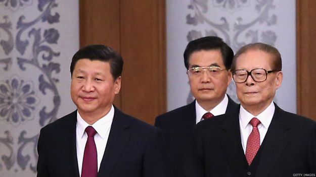 （从左至右）习近平、胡锦涛与江泽民在北京人民大会堂出席国庆酒会（30/9/2014）