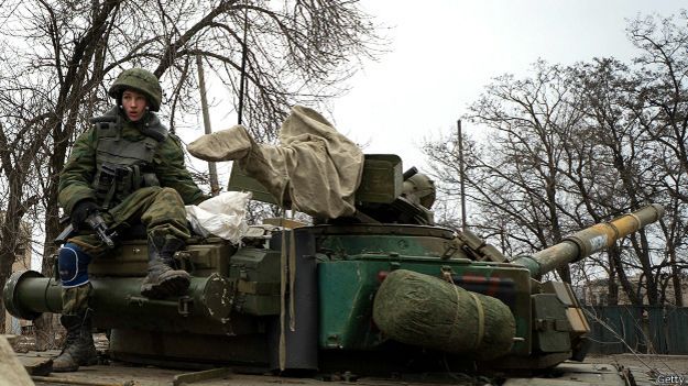 Пророссийский сепаратист на танке