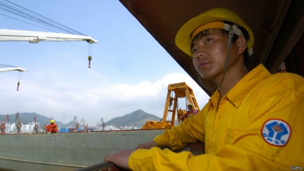 Trabajador en un puerto chino