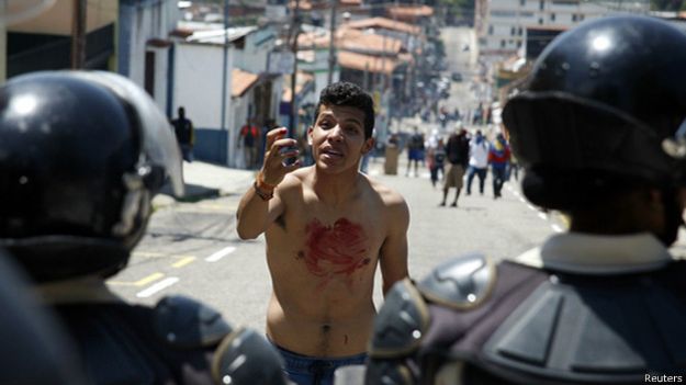 Joven protesta en Venezuela