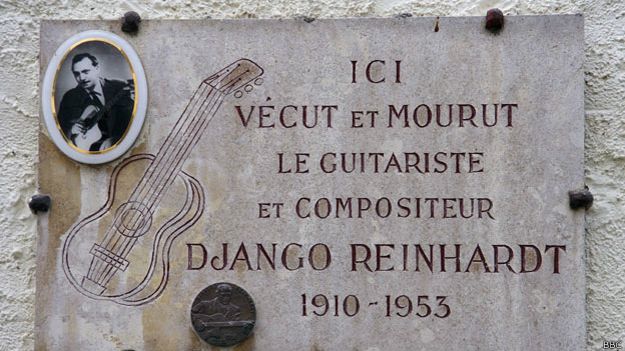 Placa de Reinhardt en el cementerio francés