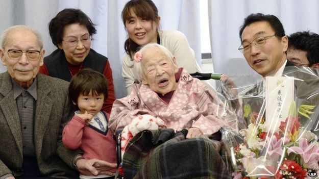 150304093452__81384705_ap_family.jpg