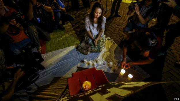 在畢打靈查亞出席悼念活動的失蹤中國乘客家屬溫女士