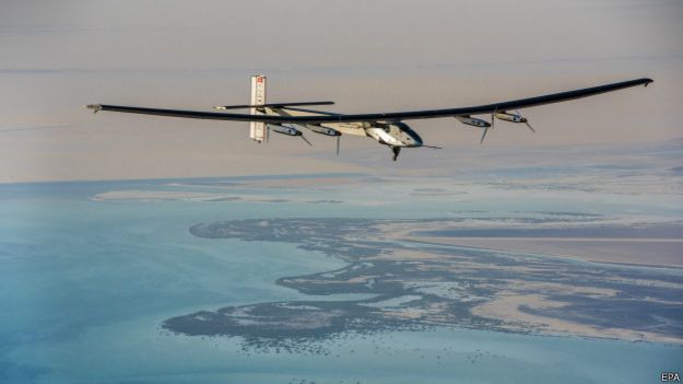 சூரிய சக்தியால் இயங்கும் விமானம் பயணத்தை தொடங்கியது