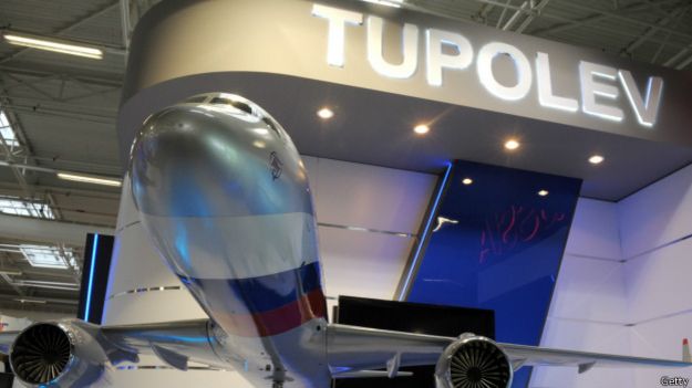 El stand de Tupolev en una feria de aviación de 2013