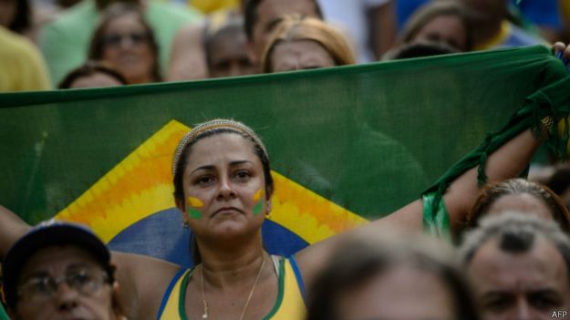 Manifestantes protestan contra el gobierno brasileño de Dilma Rousseff en Río de Janeiro.