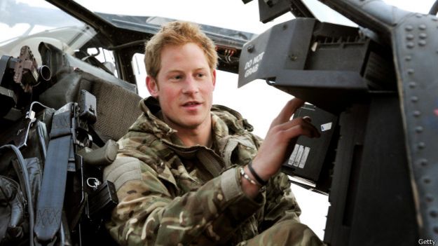 pangeran harry3 Pangeran Harry pernah menjadi co-pilot untuk helikopter Apache