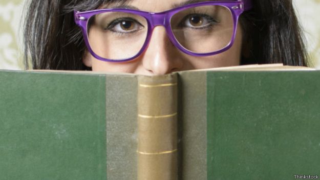 Chica leyendo