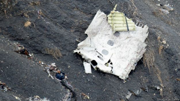 destroços do avião (foto Getty)