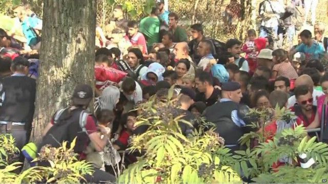 150917152543_migrants_croatia_640x360_ap_nocredit.jpg